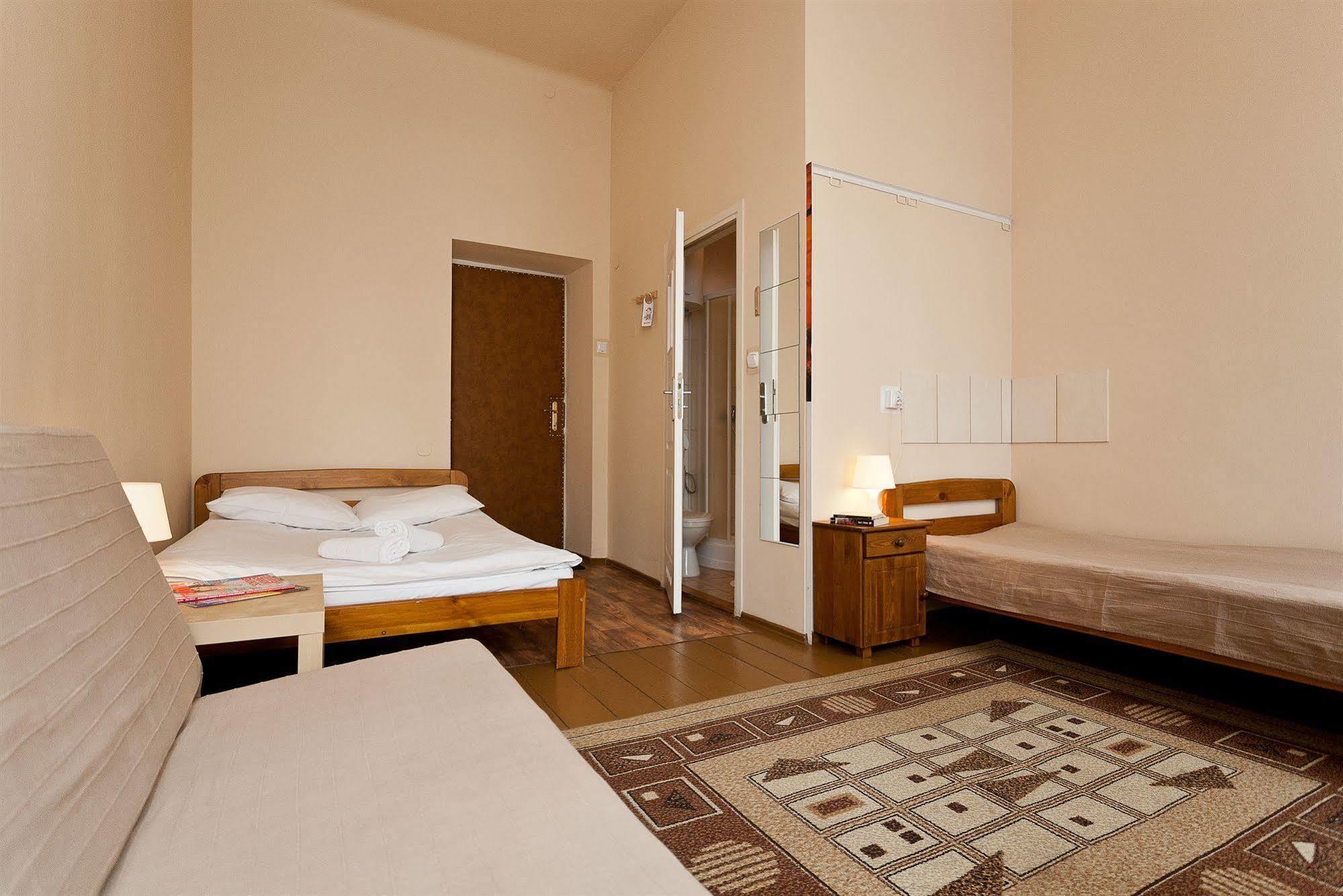 Enigma Hostel Cracovia Esterno foto