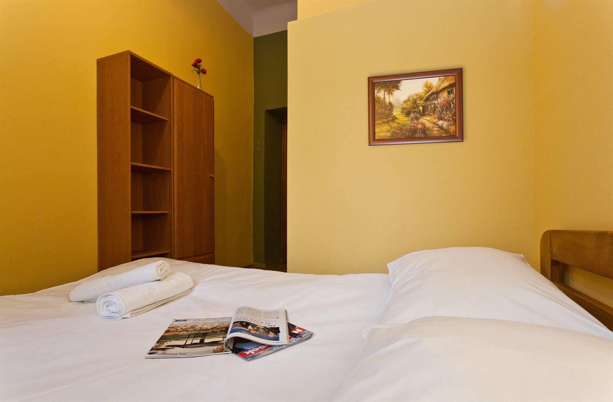Enigma Hostel Cracovia Esterno foto