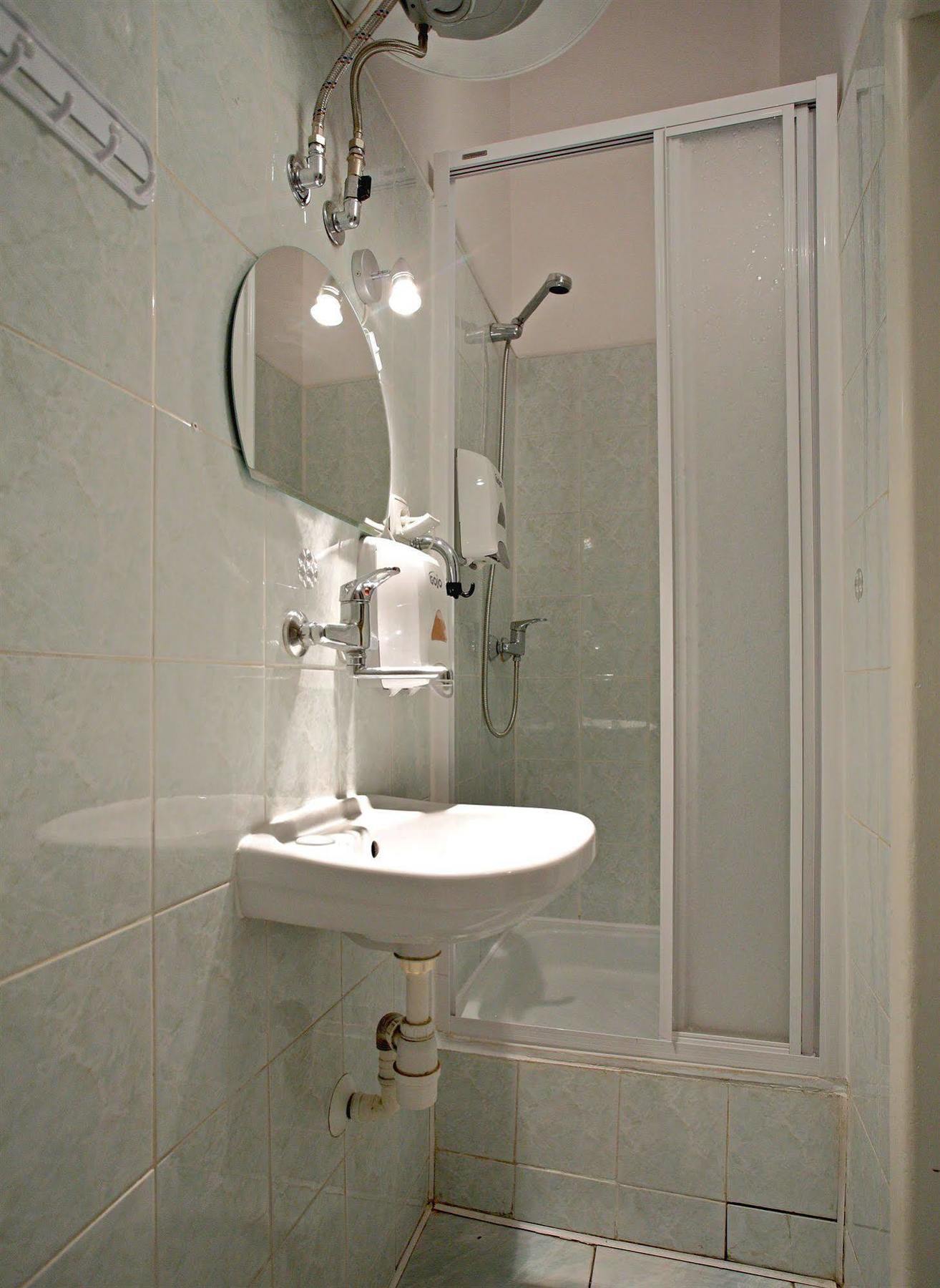 Enigma Hostel Cracovia Esterno foto