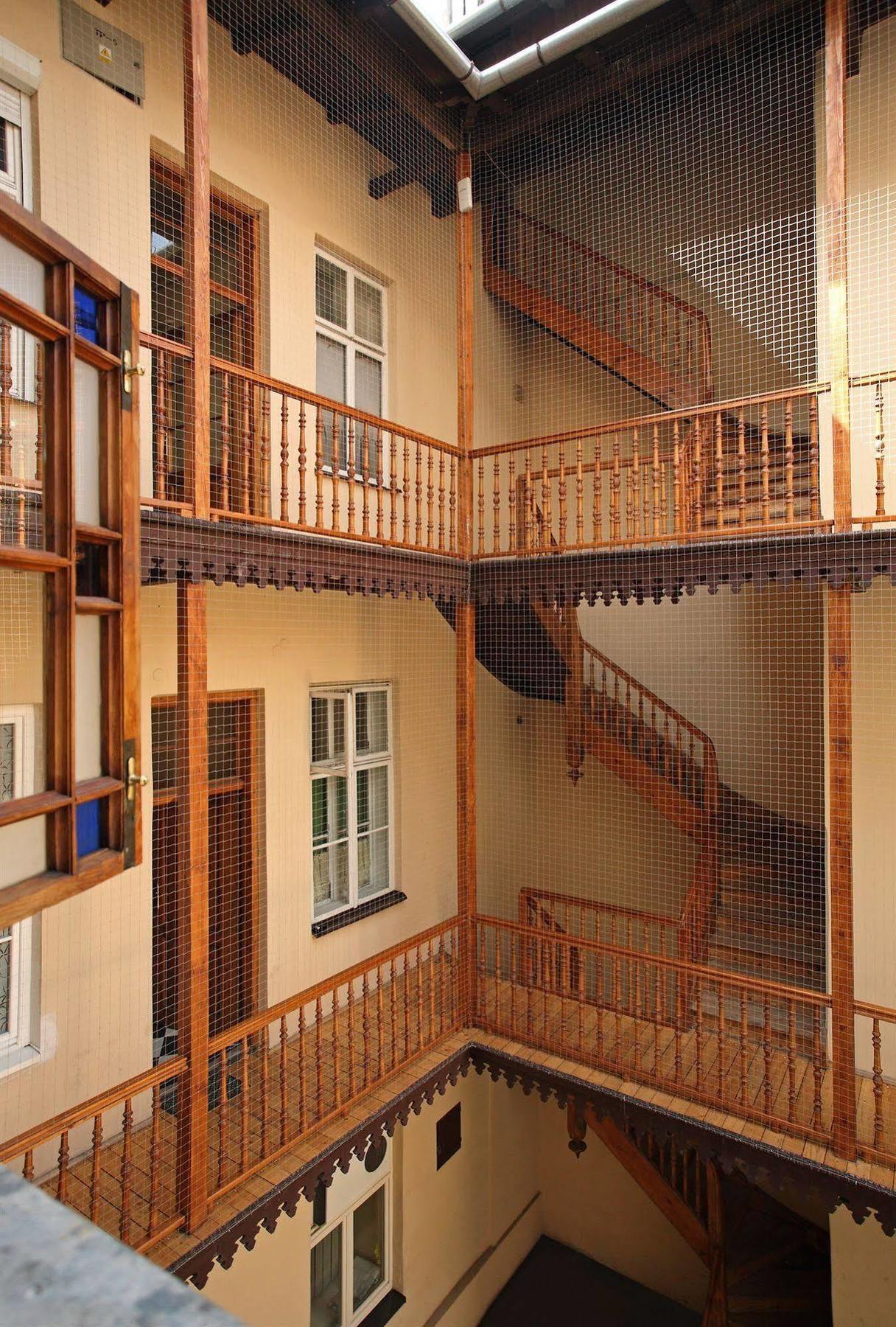 Enigma Hostel Cracovia Esterno foto