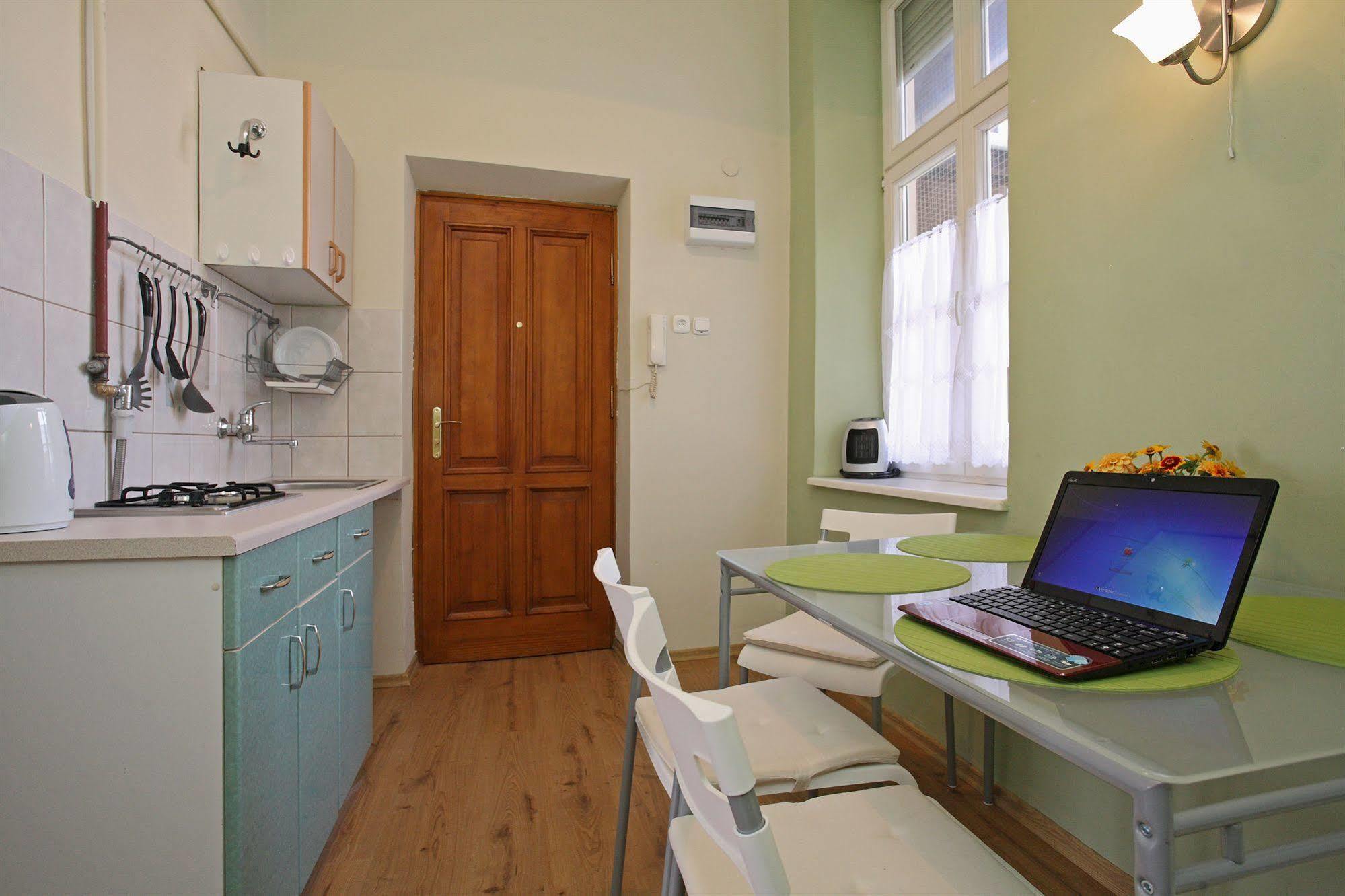 Enigma Hostel Cracovia Esterno foto