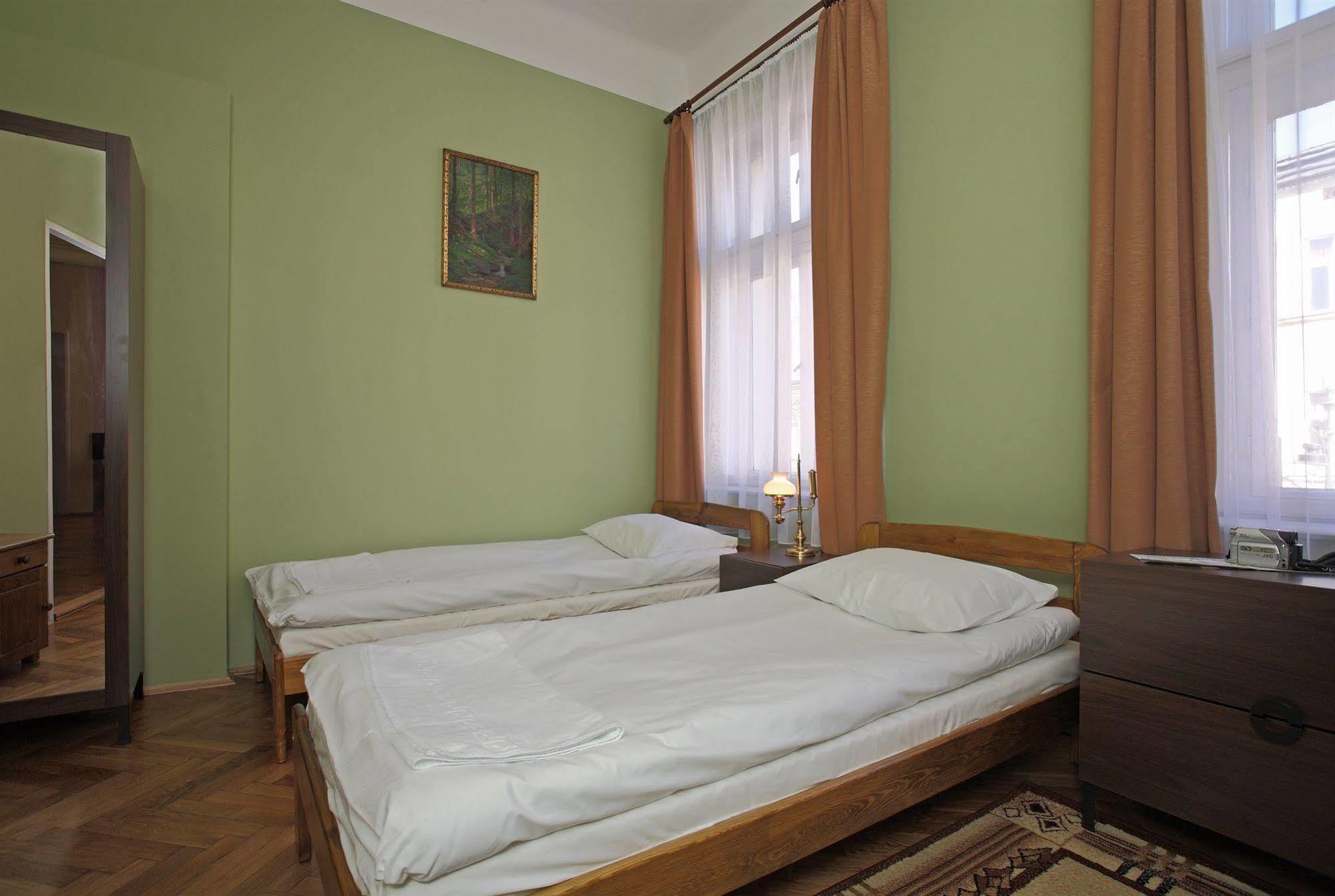 Enigma Hostel Cracovia Esterno foto